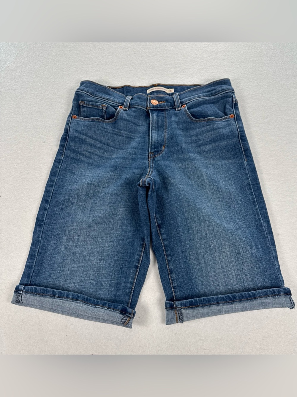 Levi’s Classic Bermuda Jean Shorts Women’s S27 Blue Mid Rise Med Wash Denim Long - Picture 3 of 10